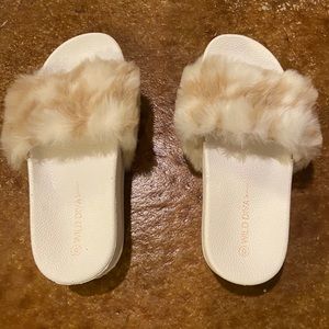 Fashion Nova furry slides 🩴